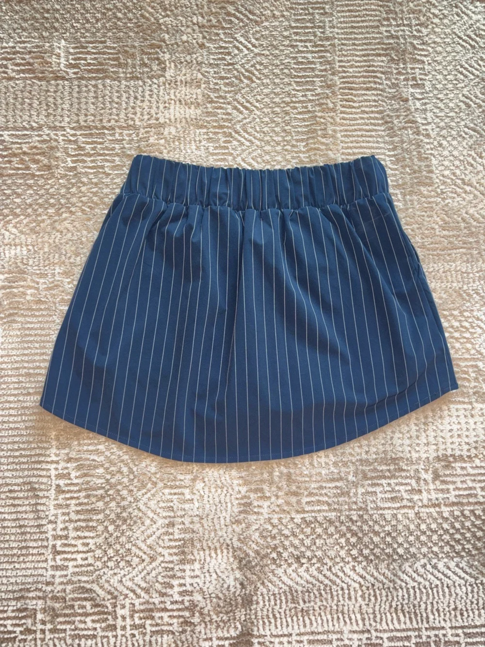 ALO Rare Yoga Navy Pinstripe Navy Mini Skirt/Skort with White Stripes XS NWOT